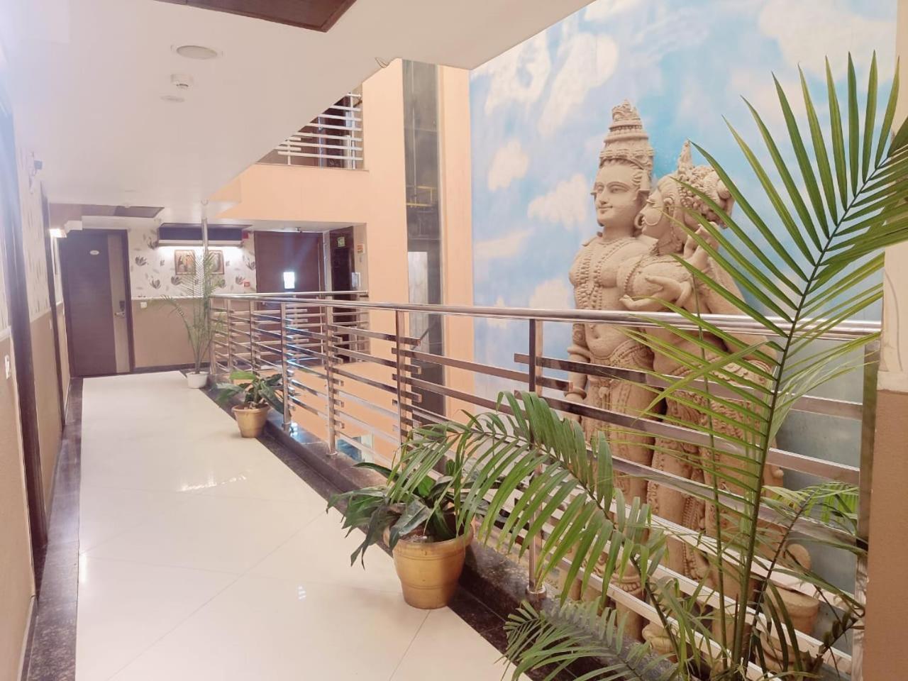 Hotel Waterfall Paschim Vihar Delhi Exterior photo